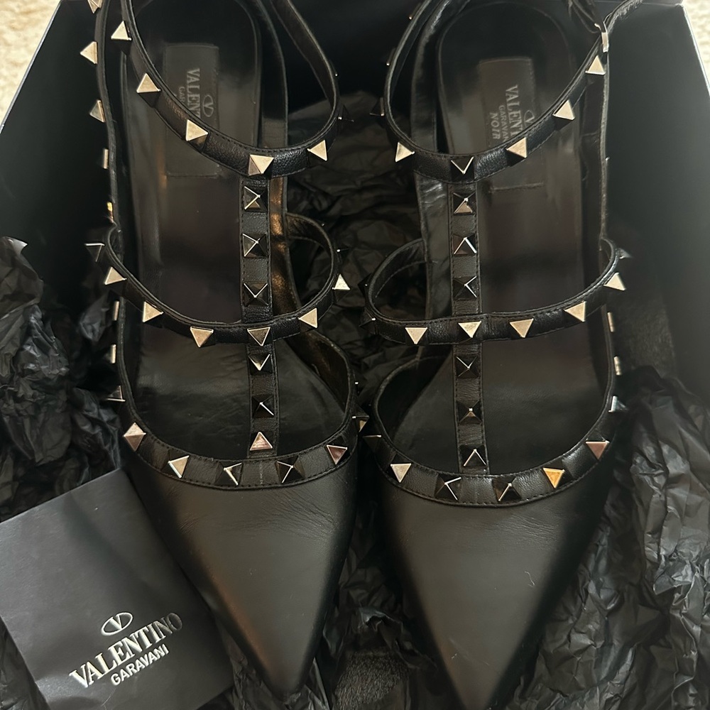 Valentino Garavani Noir Studded Women's Shoes - Picture 7 of 8